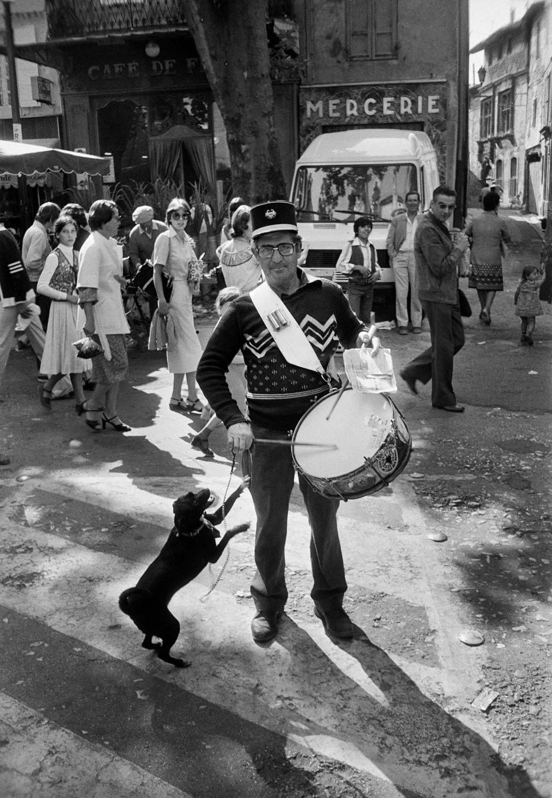 Le tambour de ville un jour de marché, L'Isle-sur-la-Sorgue - 1979